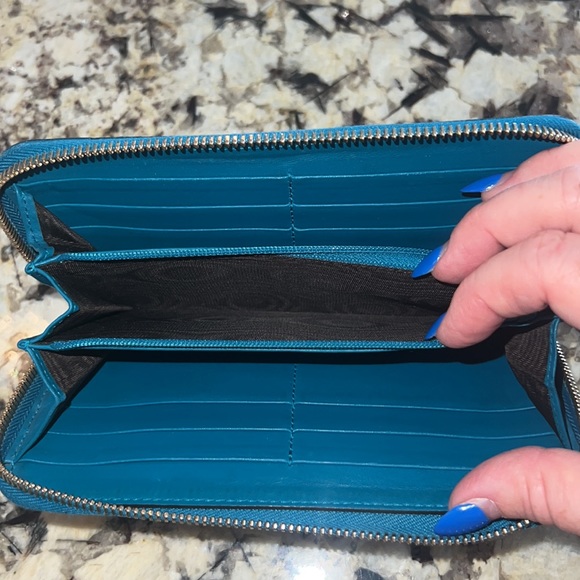 100% Authentic Guccissima Gucci Wallet- an AMAZING edition to any closet - Picture 11 of 14